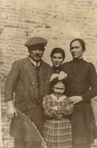Famiglia di quattro persone
